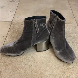 TOPSHOP gray velvet boot size 39